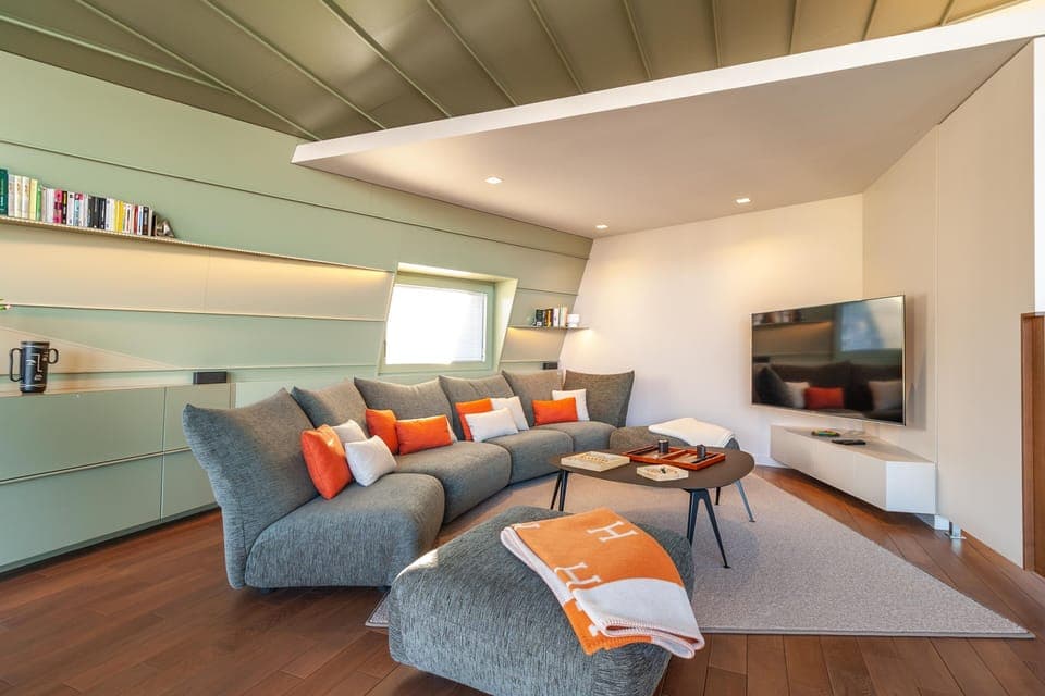 A magnificent TV/sitting room, with a large 8-seater sofa, a library and board game corner for your family evenings.