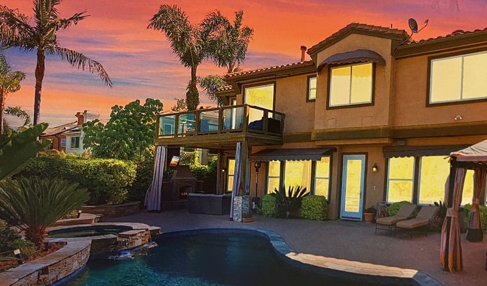 Entertainer backyard