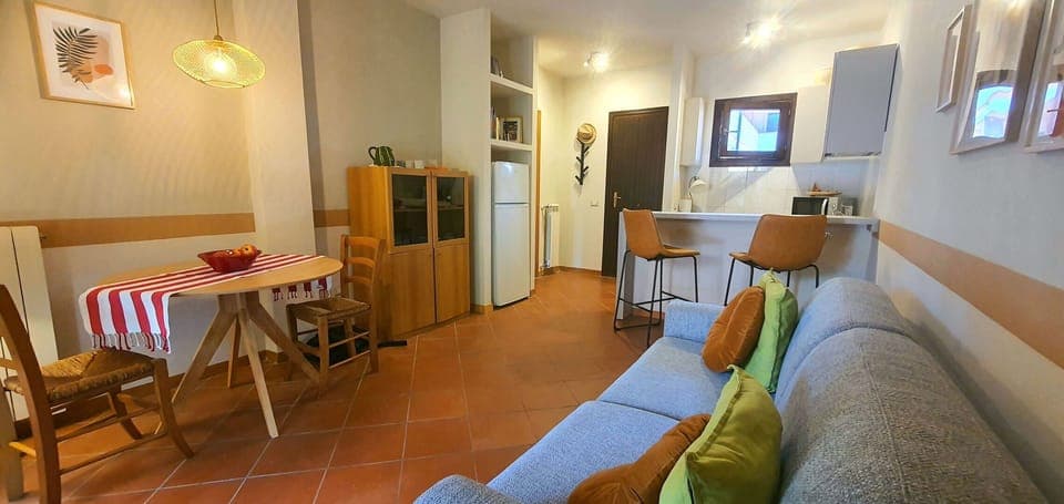 Table, Picture Frame, Furniture, Comfort, Door, Wood, Drawer, Yellow, Floor, Television