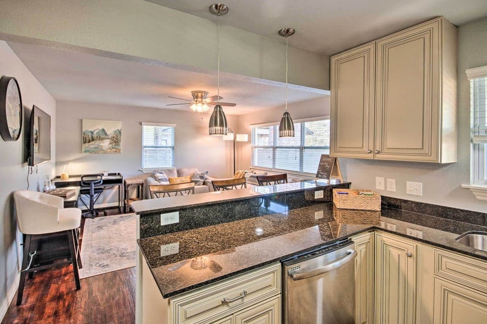 Fully Equipped Kitchen | Toaster