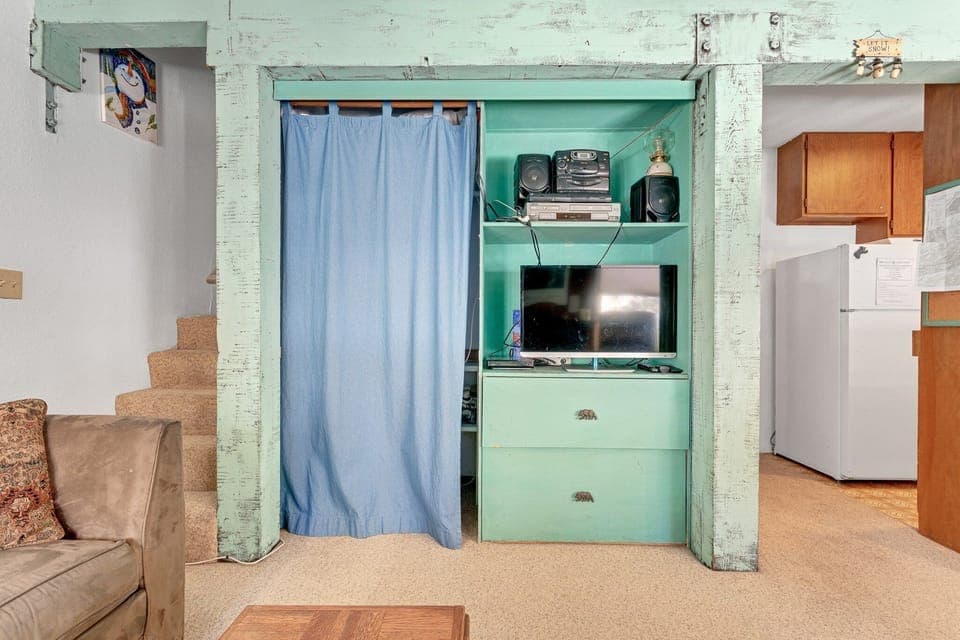 Furniture, Indoors, Room, Flooring, Home Decor