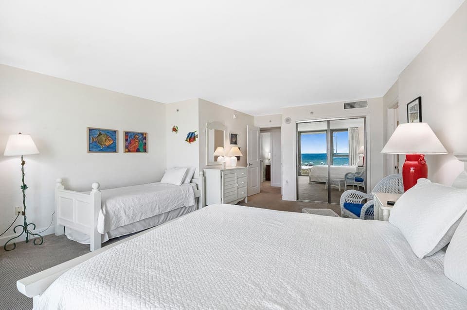 Third Bedroom (2nd Floor, Gulf-Facing)