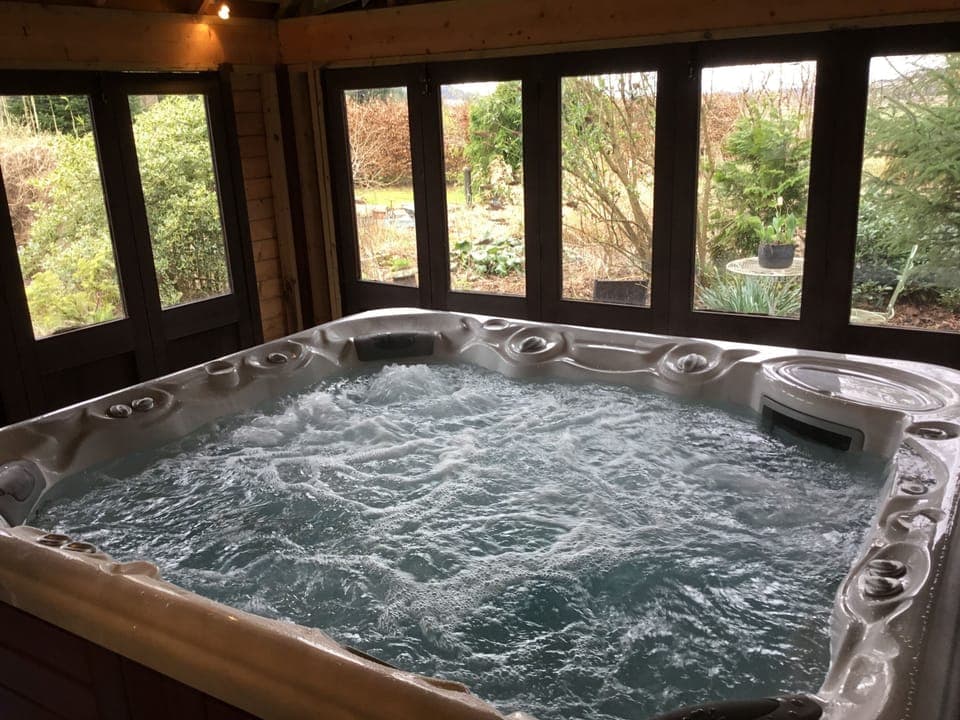 indoor 8 person hot tub ( private use)