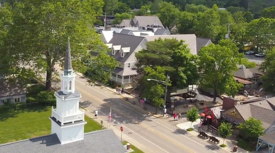 Entertainment & Shopping in "Little Nashville" 