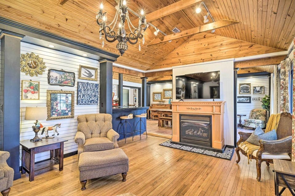 Eureka Springs Vacation Rental | 3BR | 2BA | 1,550 Sq Ft | 2 Steps Required