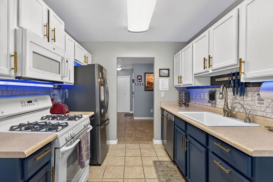 Fully equipped kitchen with Blendtec blender and high-end appliances