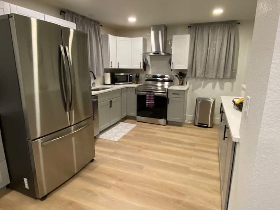 Full kitchen