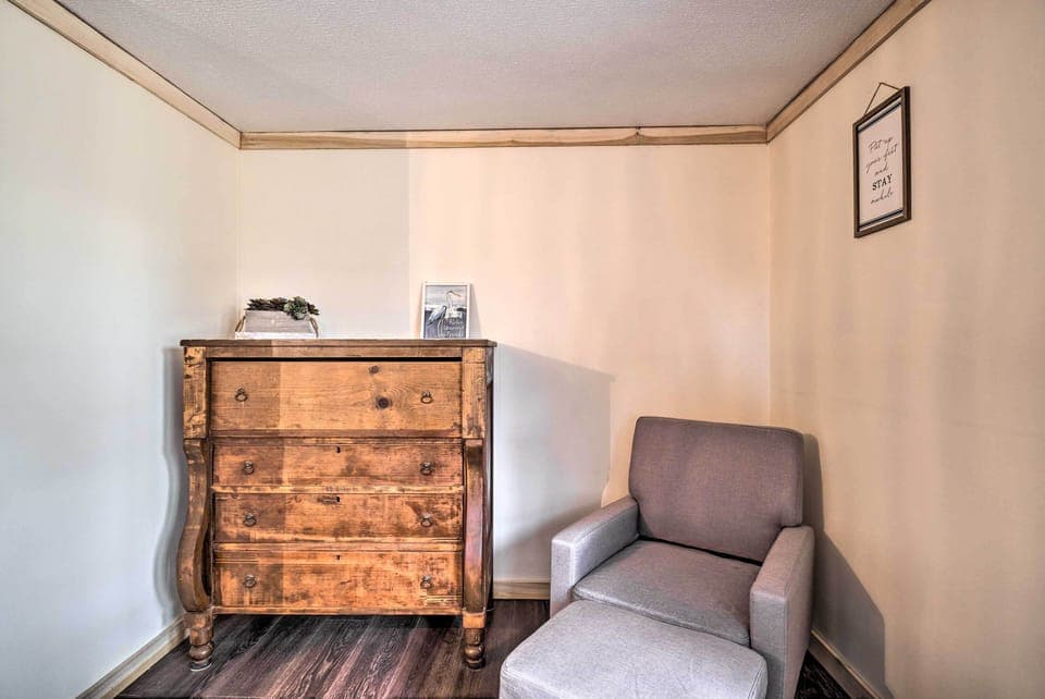 Bedroom 2 | Smart TV w/ Cable