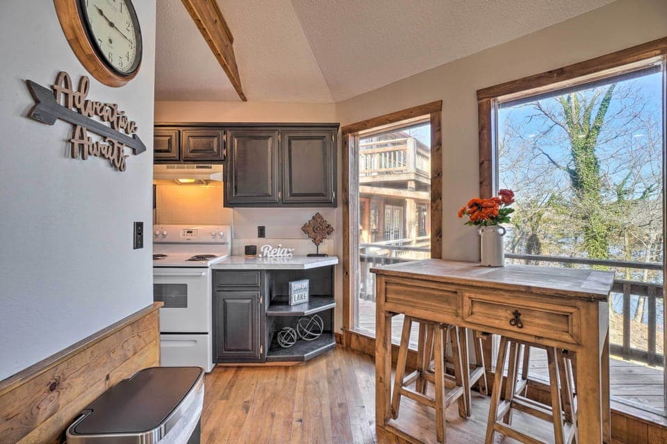 Well-Equipped Kitchen | Dishware & Flatware