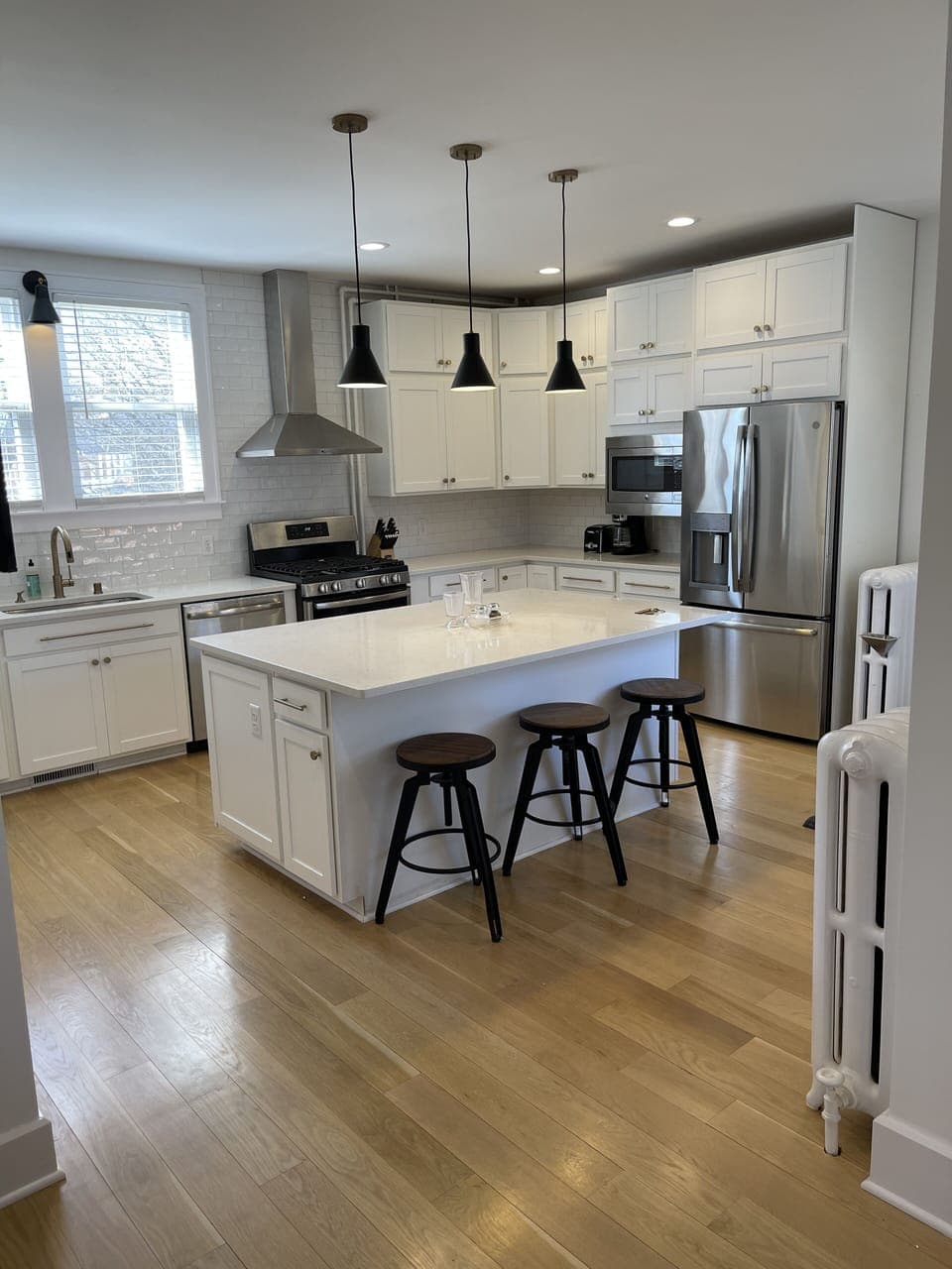 Full kitchen with Gas range.