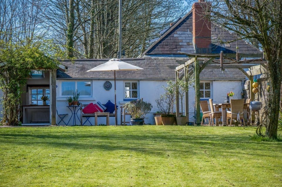 Flygate - 2 Bedroom Cottage - Lawrenny (8850)