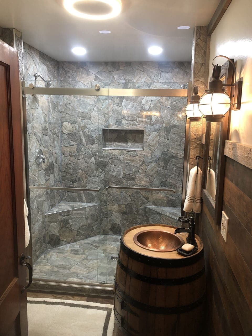 Porcelain shower with two shower heads
Bluetooth speakers, etc.