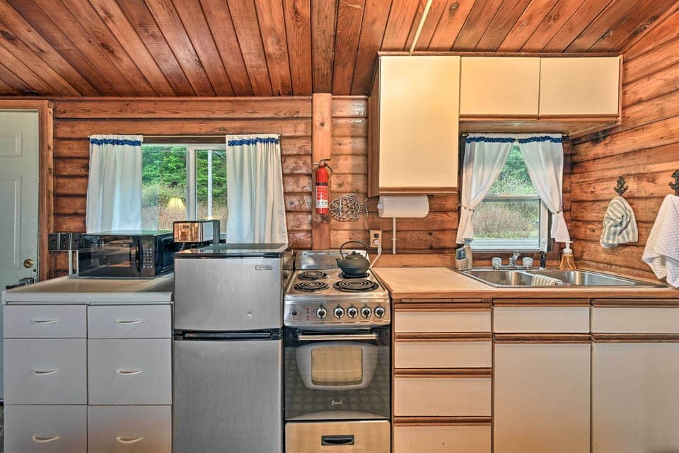 Well-Equipped Kitchenette | Cooking Basics