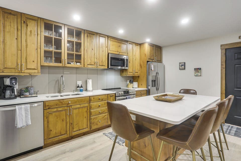 Kitchen | Dishware/Flatware | Toaster | Blender | Crockpot | High Chair