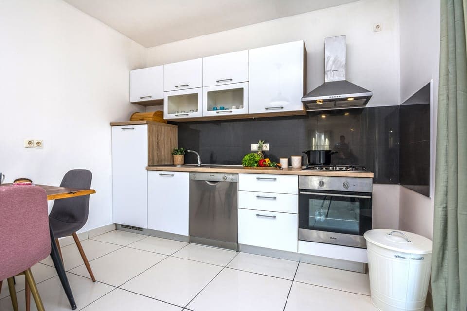 Kitchen 1