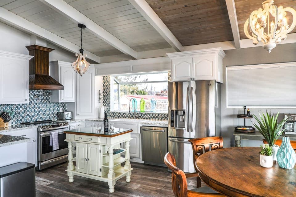 Fully equipped kitchen + dining bar — cook like home and gather inside after a day on the water. All the details are here - Oil, basic herbs & spices are provided.