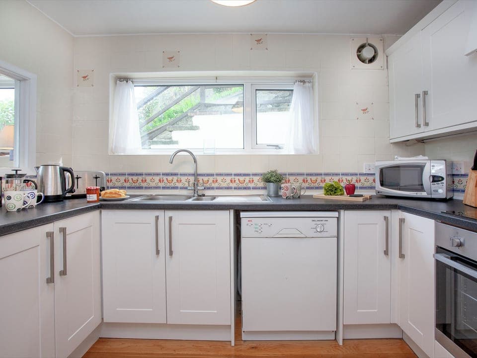 Kitchen | Devon Court 2, 
