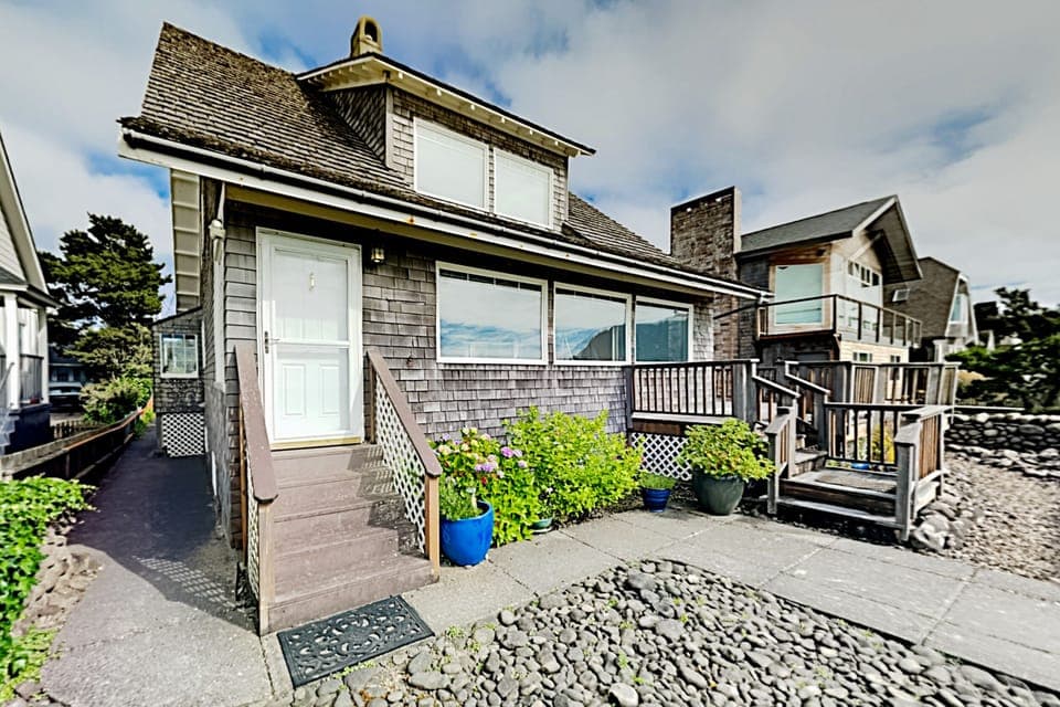 View of the house from the Promenade (your back to the ocean)