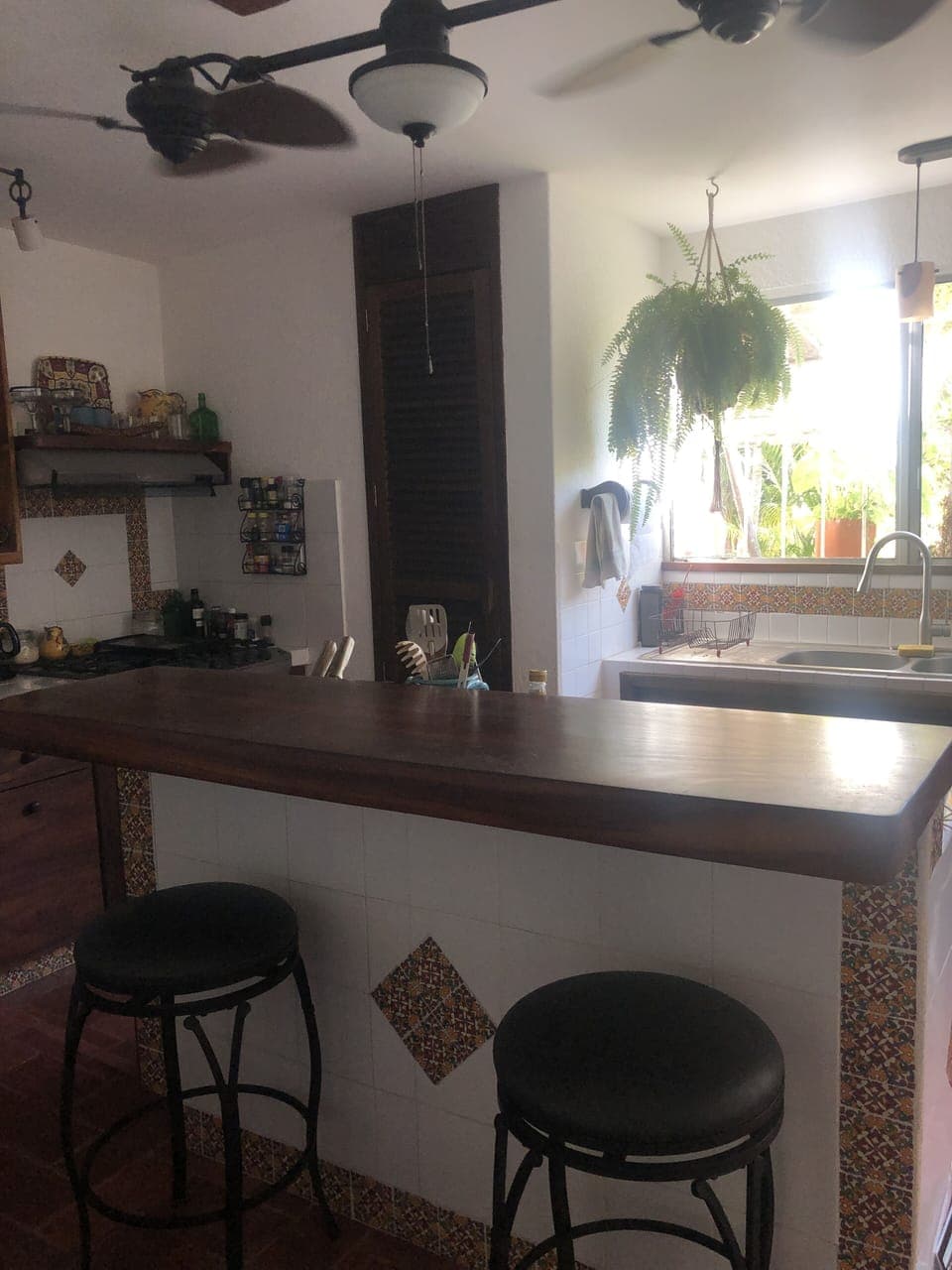 Kitchen bar/island