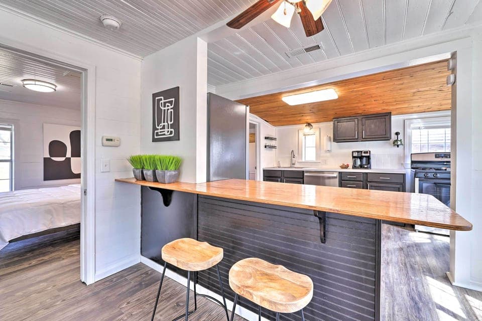 Fayetteville Vacation Rental | 2BR | 1BA | 1,115 Sq Ft | 1 Step to Enter