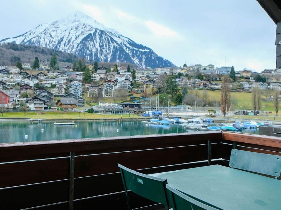 Plant, Daytime, Property, Window, Building, Sky, Architecture, Urban Design, Neighbourhood, Condominium