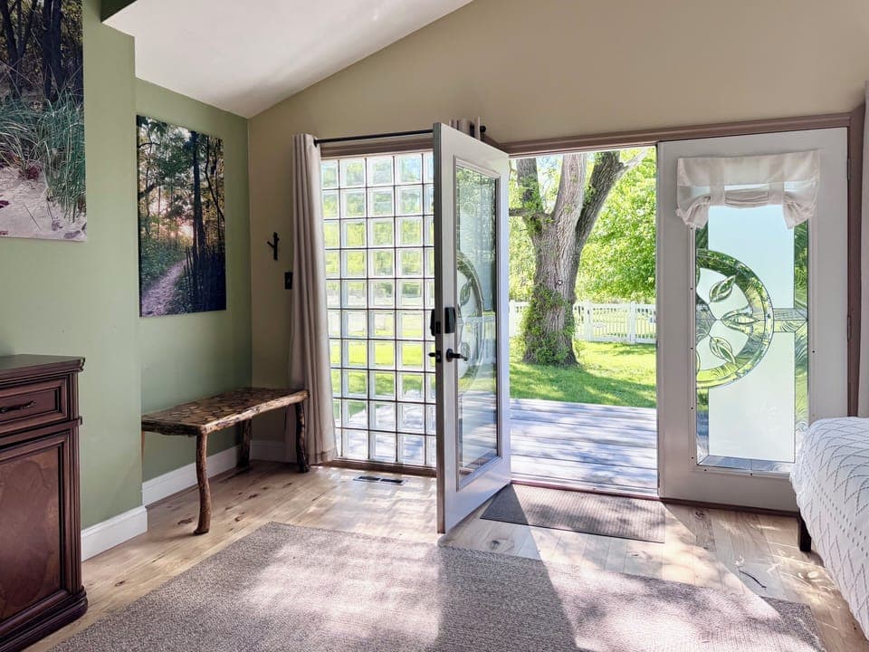 "Forest Room" (two queen beds and bathroom)