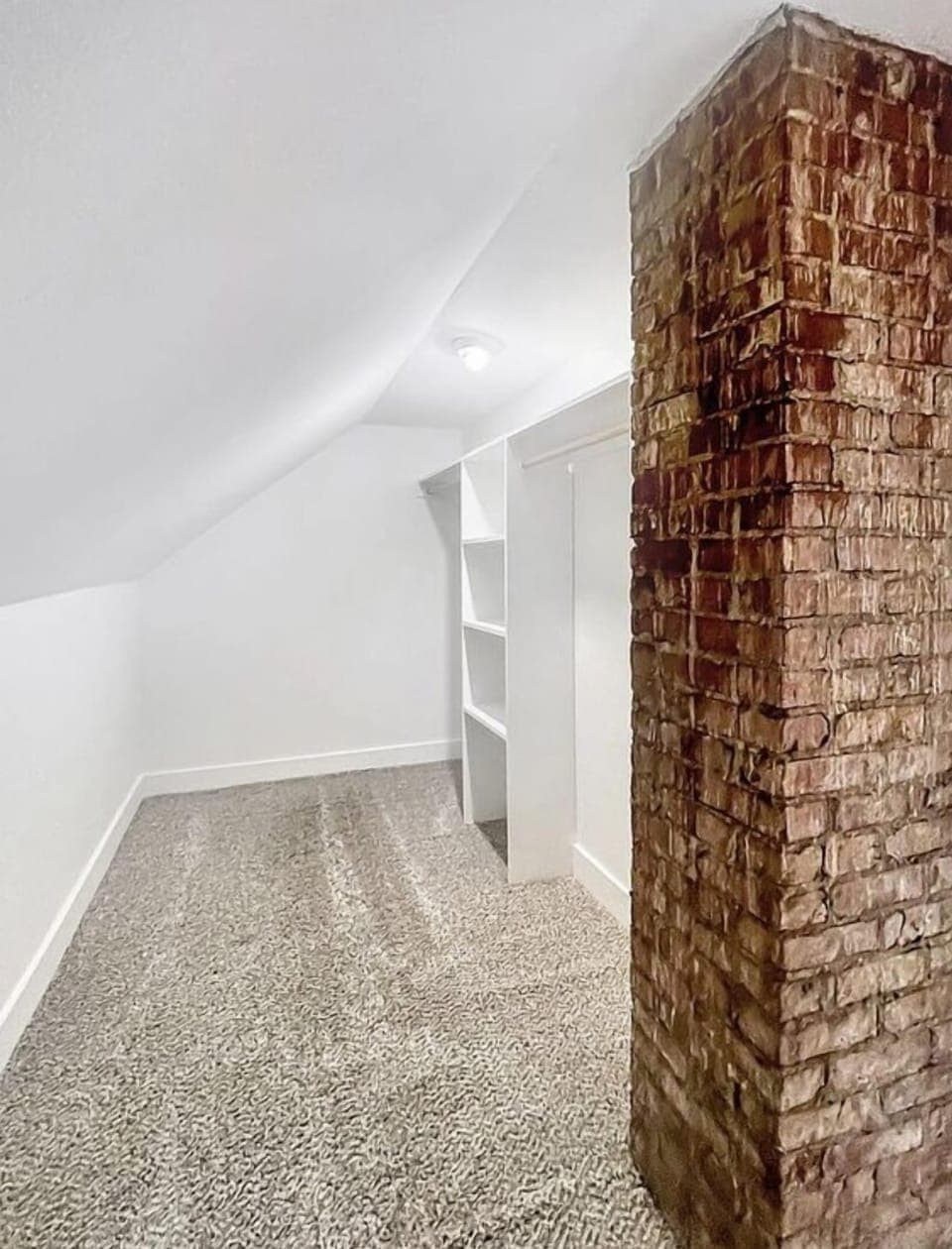 Large upstairs bedroom’s well-lit, walk-in closet & built-in shelves 
