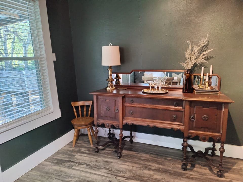 Additional dining area off the kitchen