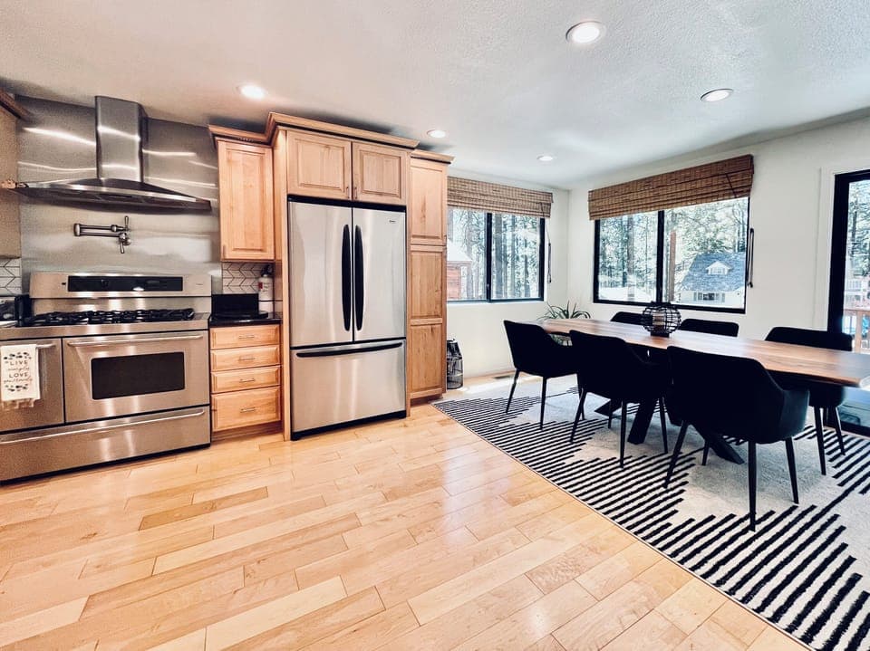 Spacious chef’s kitchen with large dining table that can seat 10