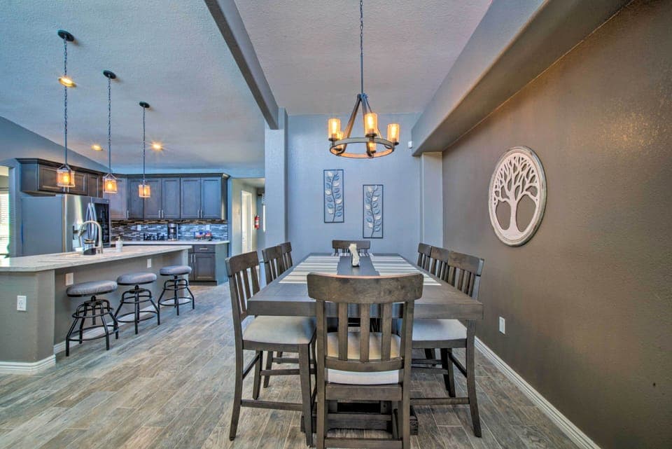 Dining Area | Dishware & Flatware Provided