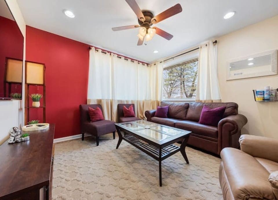 Spacious living room with 3 comfy sofas.