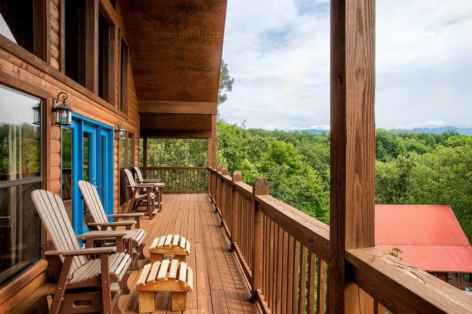 Imagine sitting back and enjoying huge views of the mountains!