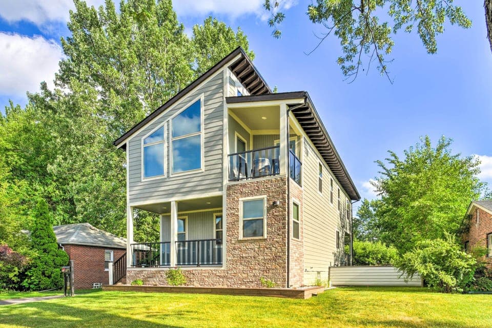 Clawson Vacation Rental | 4BR | 2.5BA | 2,159 Sq Ft | Stairs Required