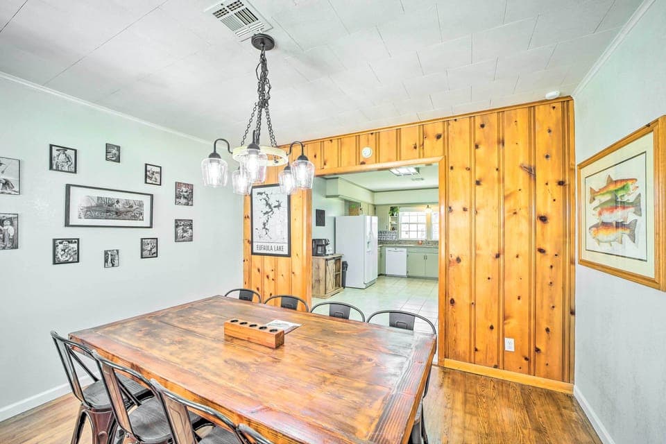 Dining Area | Complimentary Spices