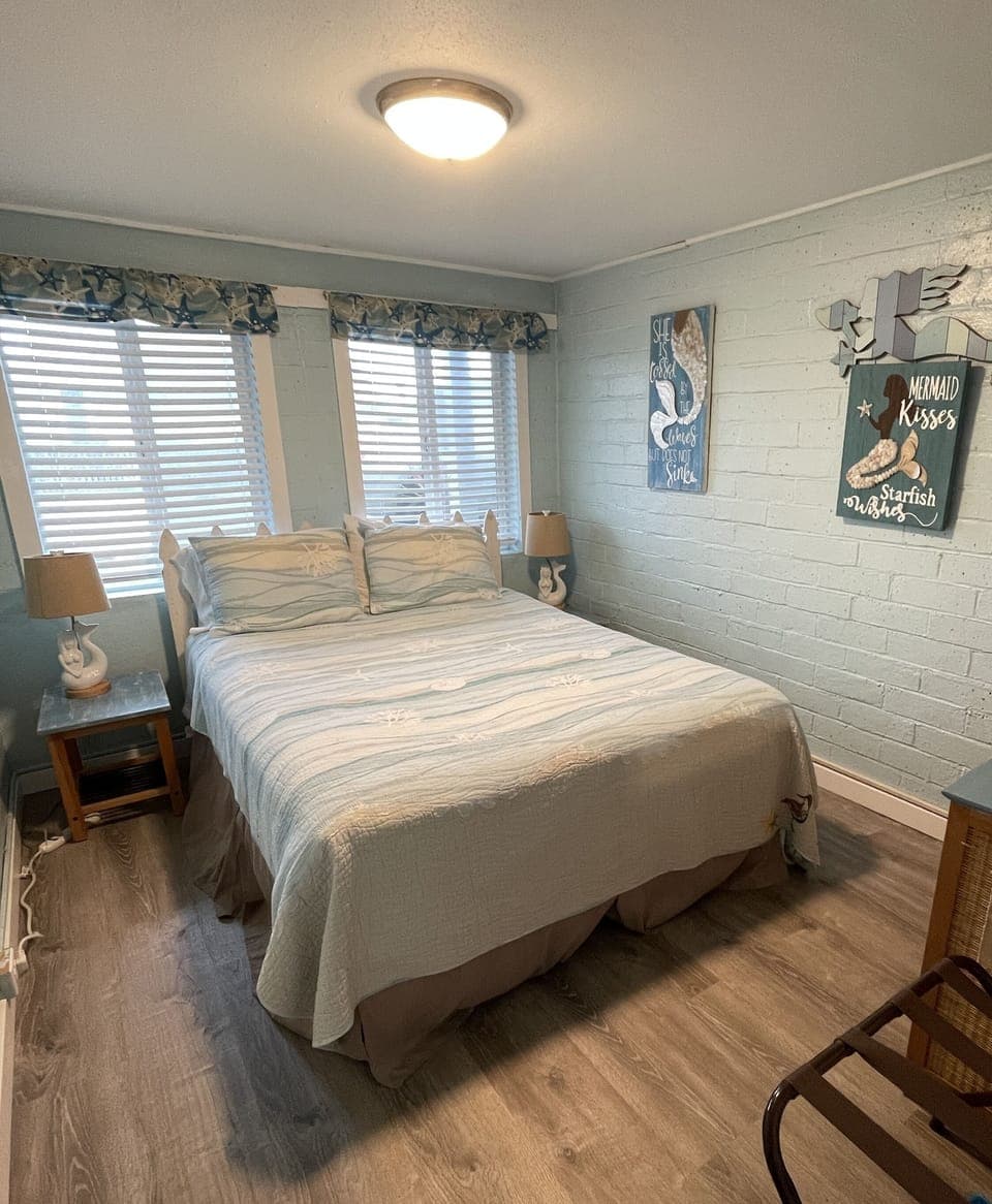 Queen bed in the studio condo; perfect for a quick getaway at the beach. 