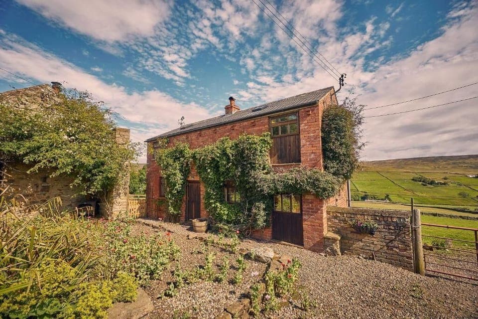 The Red Brick Barn, Rookhope - Host & Stay