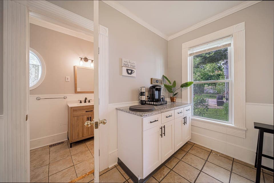 Coffee Bar/Serving area