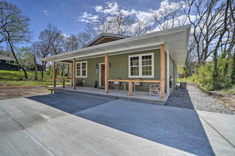 Cotter Vacation Rental | 2BR | 2BA | 1 Step Required | 1,400 Sq Ft