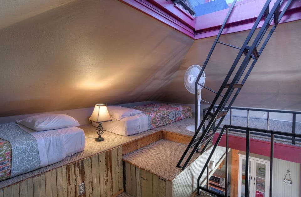 Second level Sleeping - Full, twin and twin beds