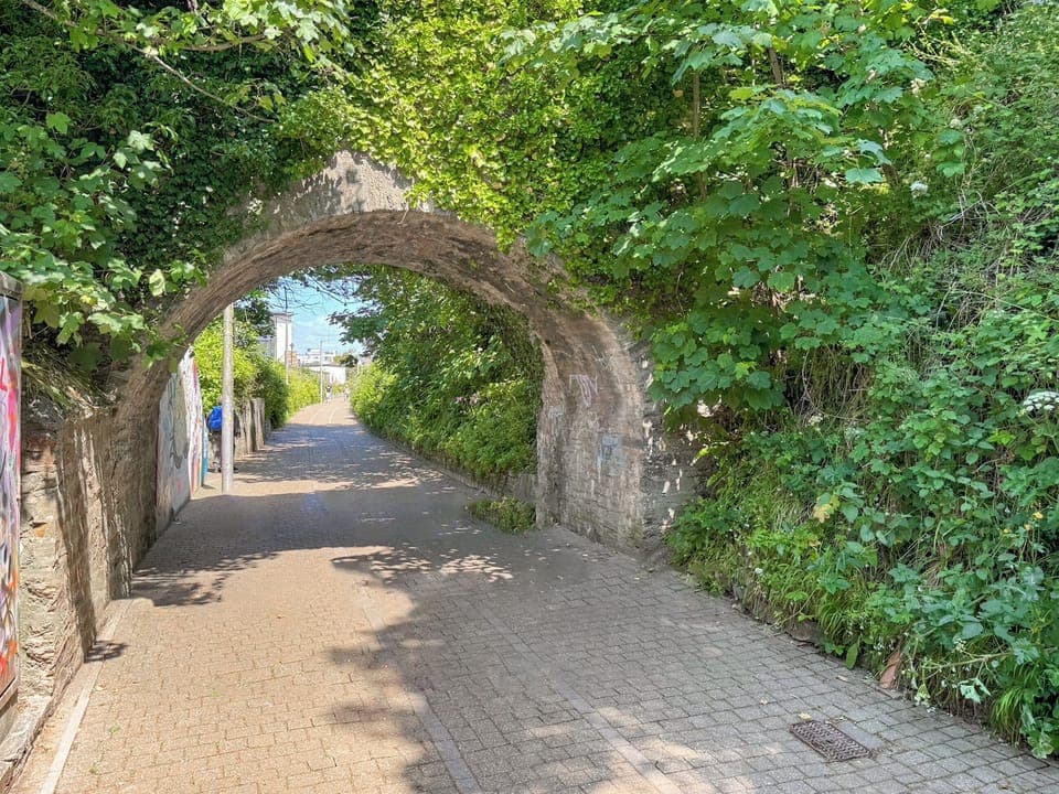 To the east Newquay train station 5 minutes walk | Summer Breeze, Newquay