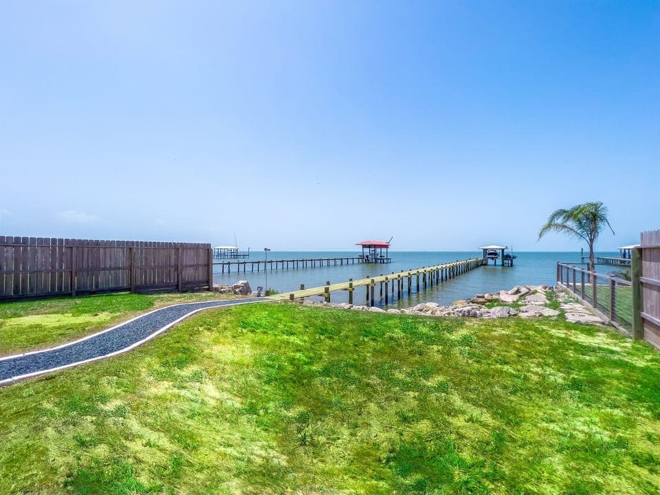 Beautiful views of Galveston Bay, from the private pier.