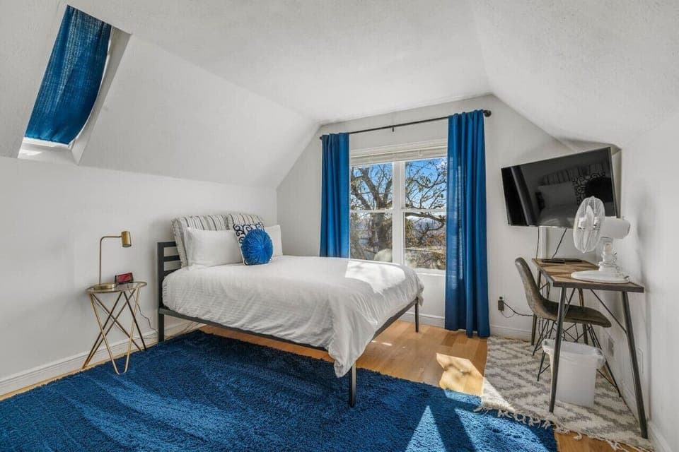 Queen bed on the third floor