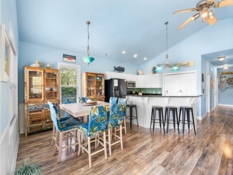 Indoors, Dining Room, Dining Table, Furniture, Table