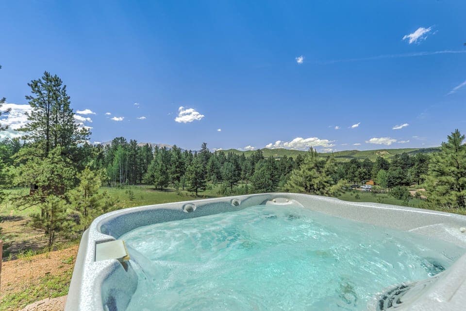 Hot tub with gorgeous views!