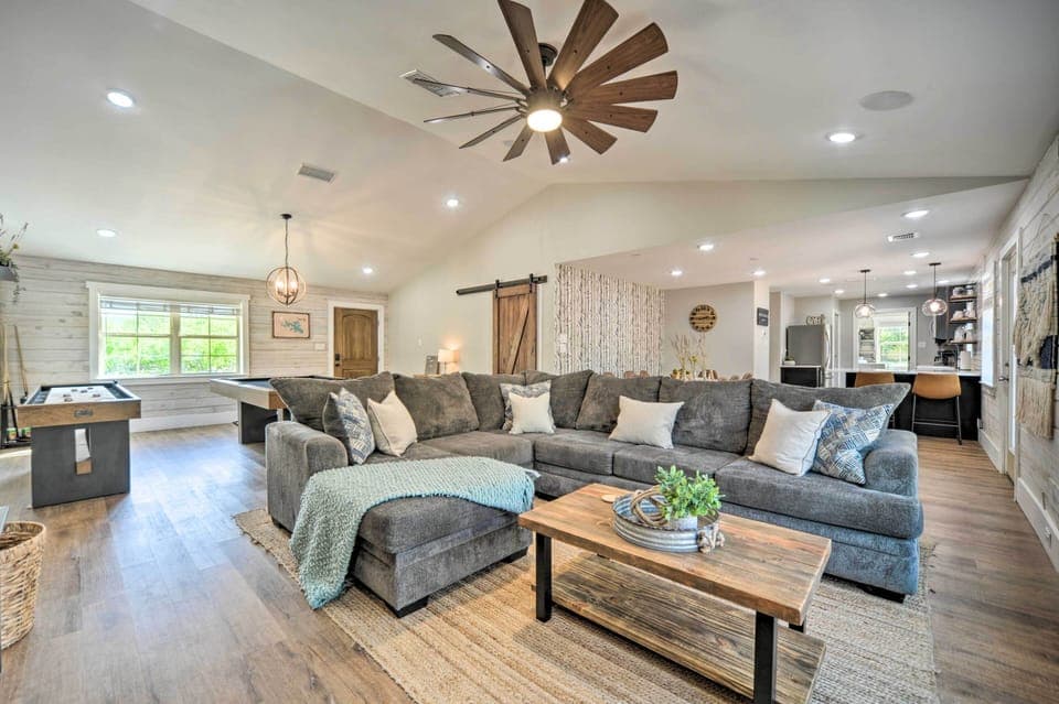 Canyon Lake Vacation Rental | 3BR | 2BA | 3 Stairs to Access | 1,560 Sq Ft