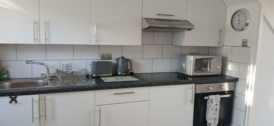 Fully equipped kitchen, complete with oven, hob, fridge freezer etc