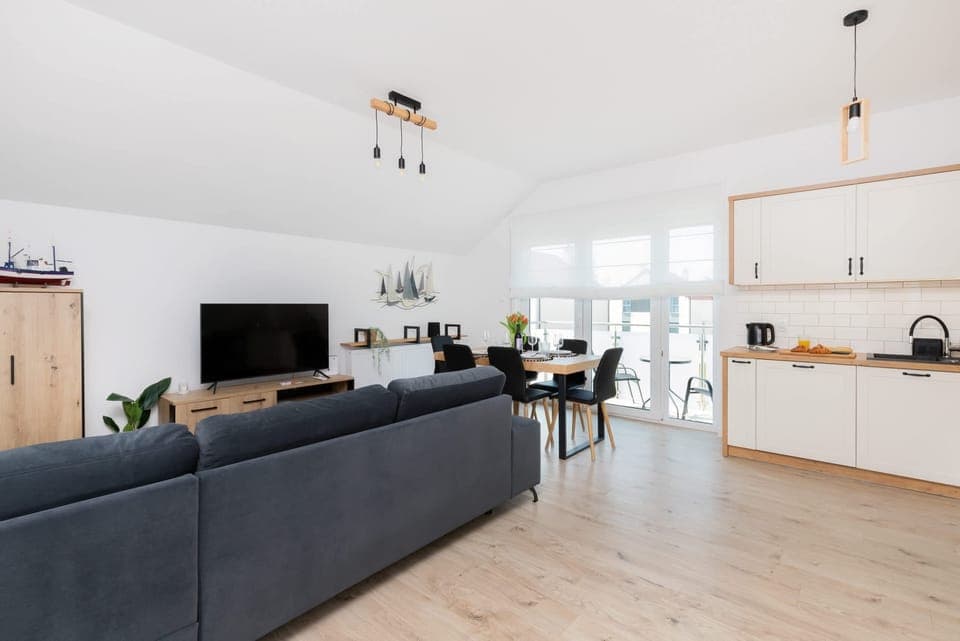 Spacious living room with full equipment. 