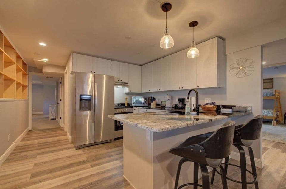Full kitchen