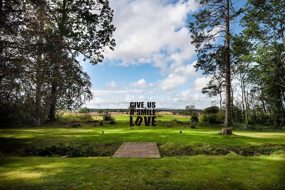 Lane Cottage - Bughtrig garden artwork