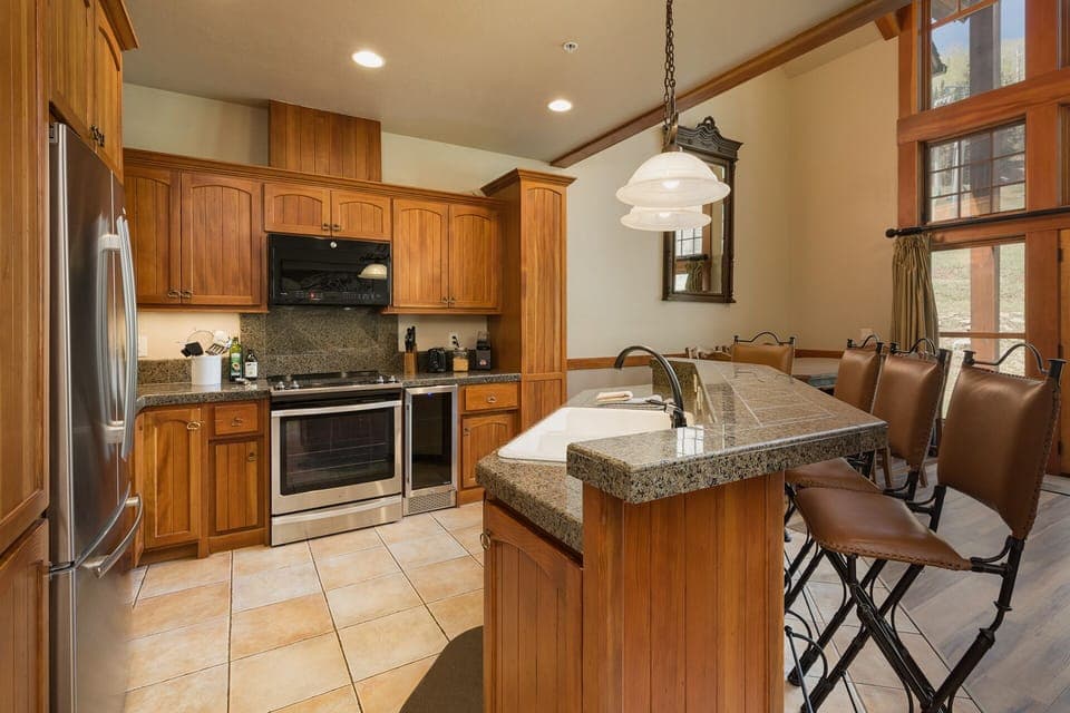 Kitchen and Bar